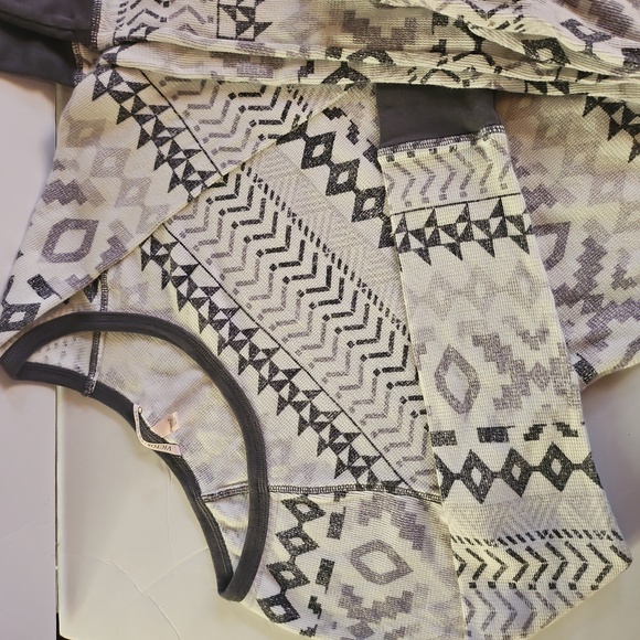 Victoria's Secret Pajama Set (S/S) - Picture 2 of 9